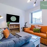 Stunning House In Manchester For Business & Leisure - Wi-Fi & Parking By Purestay Serviced Accommodation